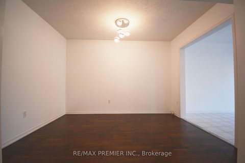 Photo 12 at 126 Pinedale Gate, East Woodbridge, Vaughan