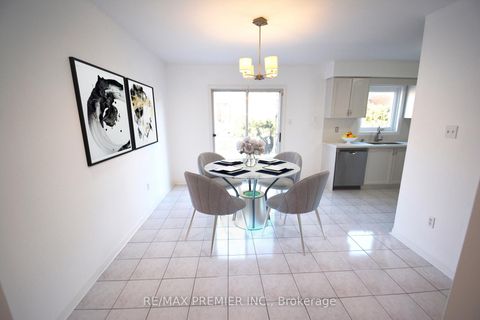 Photo 17 at 126 Pinedale Gate, East Woodbridge, Vaughan