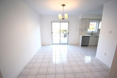 Photo 18 at 126 Pinedale Gate, East Woodbridge, Vaughan