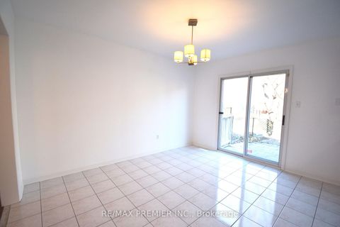 Photo 20 at 126 Pinedale Gate, East Woodbridge, Vaughan
