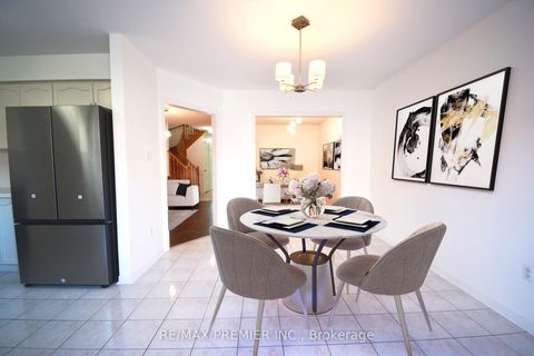 Photo 21 at 126 Pinedale Gate, East Woodbridge, Vaughan