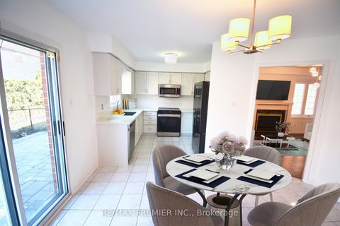 Photo 23 at 126 Pinedale Gate, East Woodbridge, Vaughan