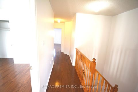 Photo 24 at 126 Pinedale Gate, East Woodbridge, Vaughan