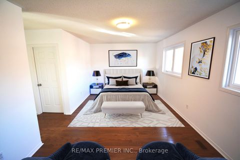 Photo 26 at 126 Pinedale Gate, East Woodbridge, Vaughan