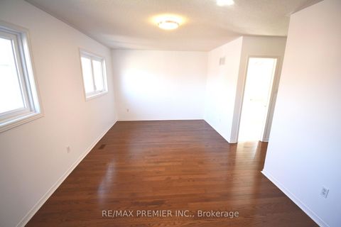 Photo 29 at 126 Pinedale Gate, East Woodbridge, Vaughan