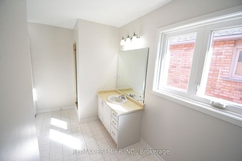 Photo 33 at 126 Pinedale Gate, East Woodbridge, Vaughan