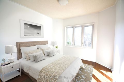 Photo 34 at 126 Pinedale Gate, East Woodbridge, Vaughan