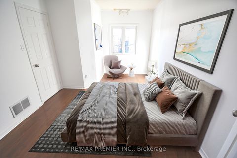 Photo 37 at 126 Pinedale Gate, East Woodbridge, Vaughan