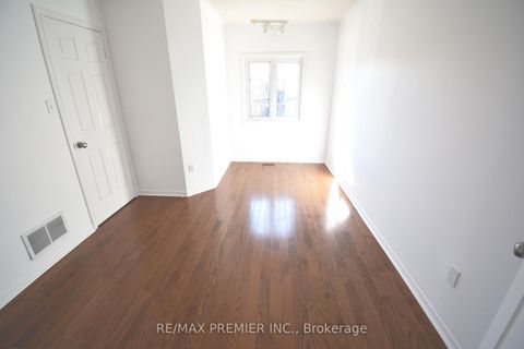 Photo 38 at 126 Pinedale Gate, East Woodbridge, Vaughan