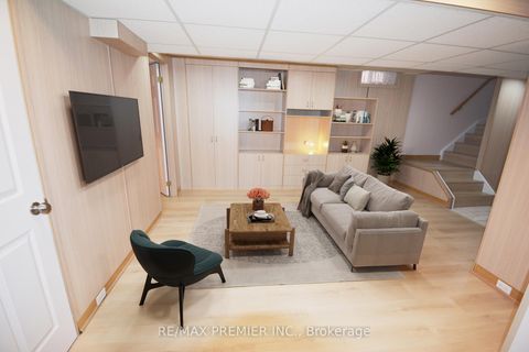 Photo 39 at 126 Pinedale Gate, East Woodbridge, Vaughan