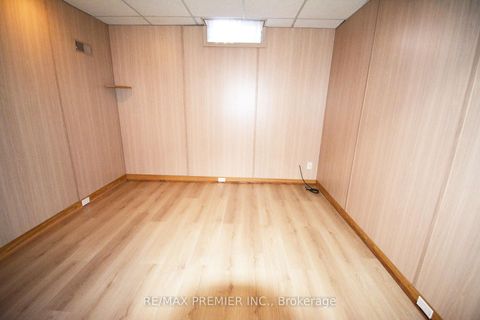 Photo 41 at 126 Pinedale Gate, East Woodbridge, Vaughan