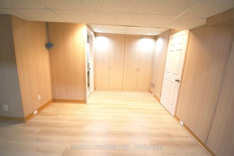 Photo 42 at 126 Pinedale Gate, East Woodbridge, Vaughan