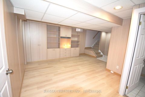 Photo 43 at 126 Pinedale Gate, East Woodbridge, Vaughan