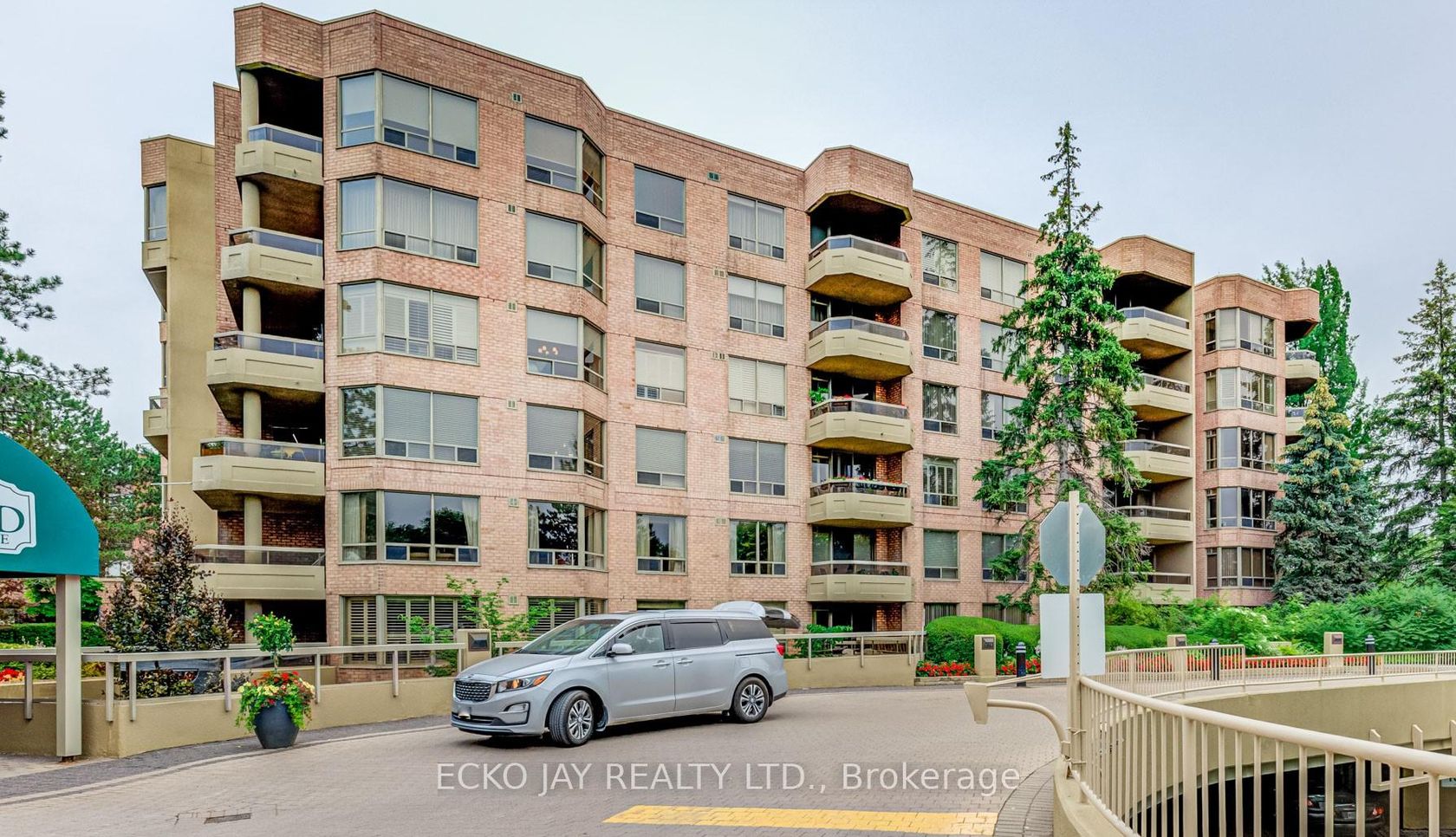 222 - 1210 Don Mills Road, Don Mills, Toronto by Loree Meneguzzi Real Estate 222 - 1210 Don Mills Road, Don Mills, Toronto