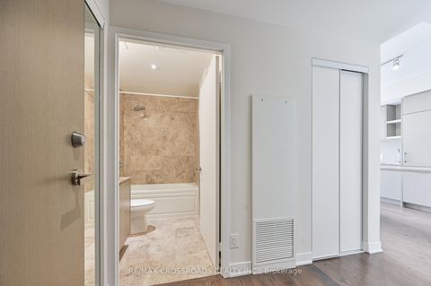 Photo 2 at 6805 - 88 Harbour Street, Waterfront Communities C1, Toronto