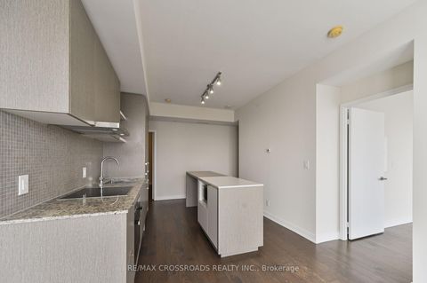 Photo 11 at 6805 - 88 Harbour Street, Waterfront Communities C1, Toronto