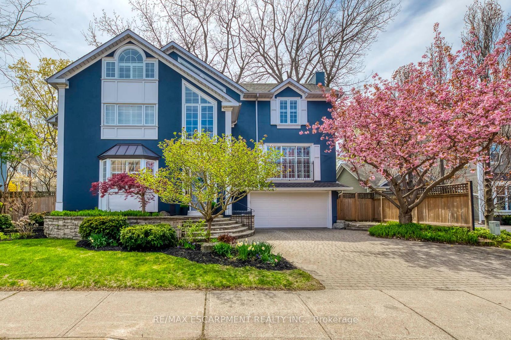 48 Forsythe Street, CO Central, Oakville 