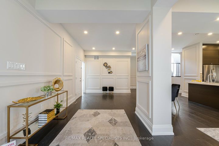 Photo 4 at 427 Pinegrove Road, WO West, Oakville