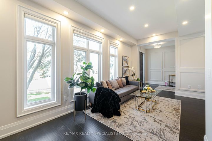 Photo 7 at 427 Pinegrove Road, WO West, Oakville