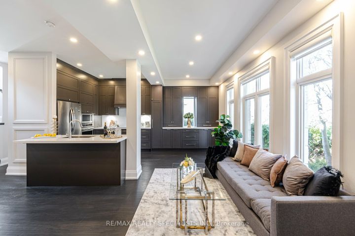 Photo 8 at 427 Pinegrove Road, WO West, Oakville