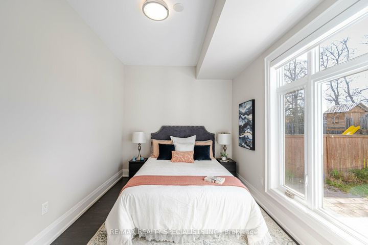 Photo 14 at 427 Pinegrove Road, WO West, Oakville