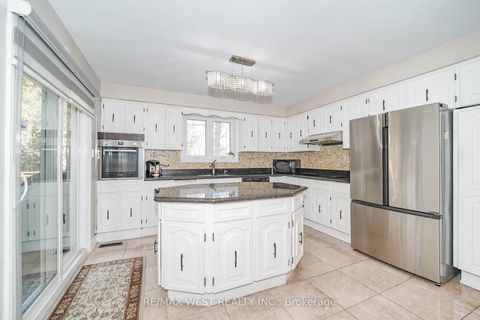 Photo 5 at 31 Canterbury Crescent, Humber Valley, Toronto