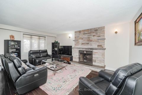 Photo 7 at 31 Canterbury Crescent, Humber Valley, Toronto