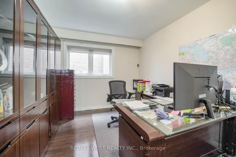 Photo 8 at 31 Canterbury Crescent, Humber Valley, Toronto