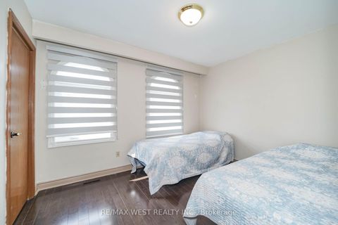 Photo 9 at 31 Canterbury Crescent, Humber Valley, Toronto