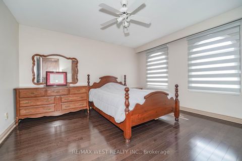 Photo 10 at 31 Canterbury Crescent, Humber Valley, Toronto
