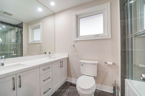 Photo 12 at 31 Canterbury Crescent, Humber Valley, Toronto