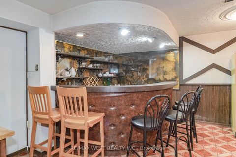 Photo 16 at 31 Canterbury Crescent, Humber Valley, Toronto