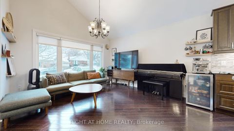 Photo 3 at 19 Harjolyn Drive, City Centre West, Toronto