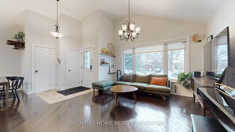 Photo 5 at 19 Harjolyn Drive, City Centre West, Toronto