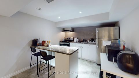 Photo 33 at 19 Harjolyn Drive, City Centre West, Toronto