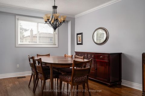 Photo 11 at 9 Manning Crescent, College Manor, Newmarket