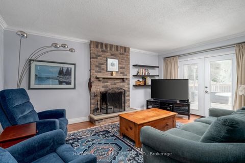 Photo 18 at 9 Manning Crescent, College Manor, Newmarket