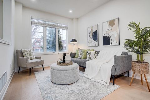 Photo 4 at 16 Hartwell Way, Bayview Northeast, Aurora