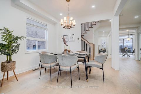 Photo 5 at 16 Hartwell Way, Bayview Northeast, Aurora