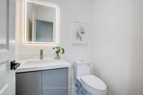 Photo 10 at 16 Hartwell Way, Bayview Northeast, Aurora