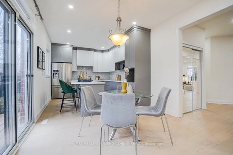 Photo 11 at 16 Hartwell Way, Bayview Northeast, Aurora