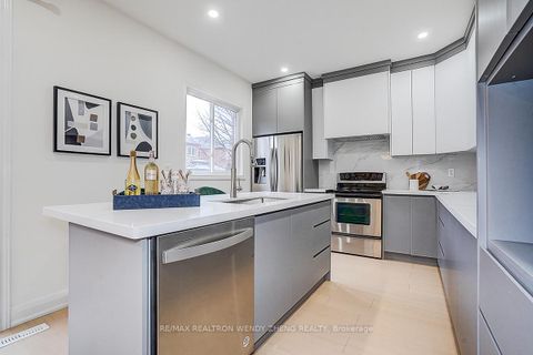 Photo 12 at 16 Hartwell Way, Bayview Northeast, Aurora