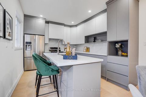 Photo 13 at 16 Hartwell Way, Bayview Northeast, Aurora