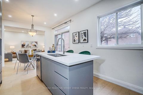 Photo 14 at 16 Hartwell Way, Bayview Northeast, Aurora