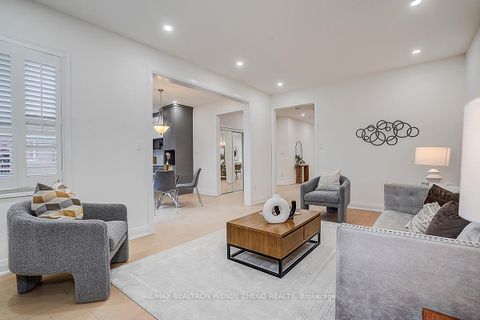 Photo 17 at 16 Hartwell Way, Bayview Northeast, Aurora