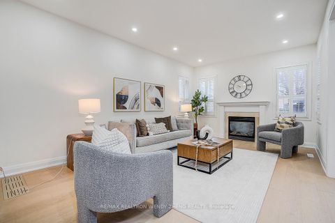 Photo 19 at 16 Hartwell Way, Bayview Northeast, Aurora