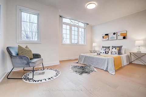 Photo 33 at 16 Hartwell Way, Bayview Northeast, Aurora