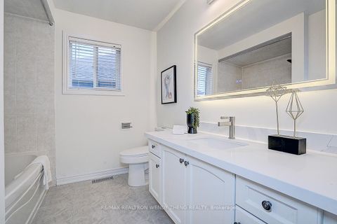 Photo 35 at 16 Hartwell Way, Bayview Northeast, Aurora