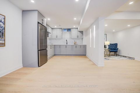 Photo 41 at 16 Hartwell Way, Bayview Northeast, Aurora