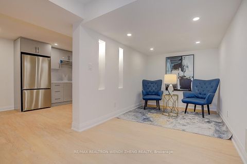 Photo 42 at 16 Hartwell Way, Bayview Northeast, Aurora